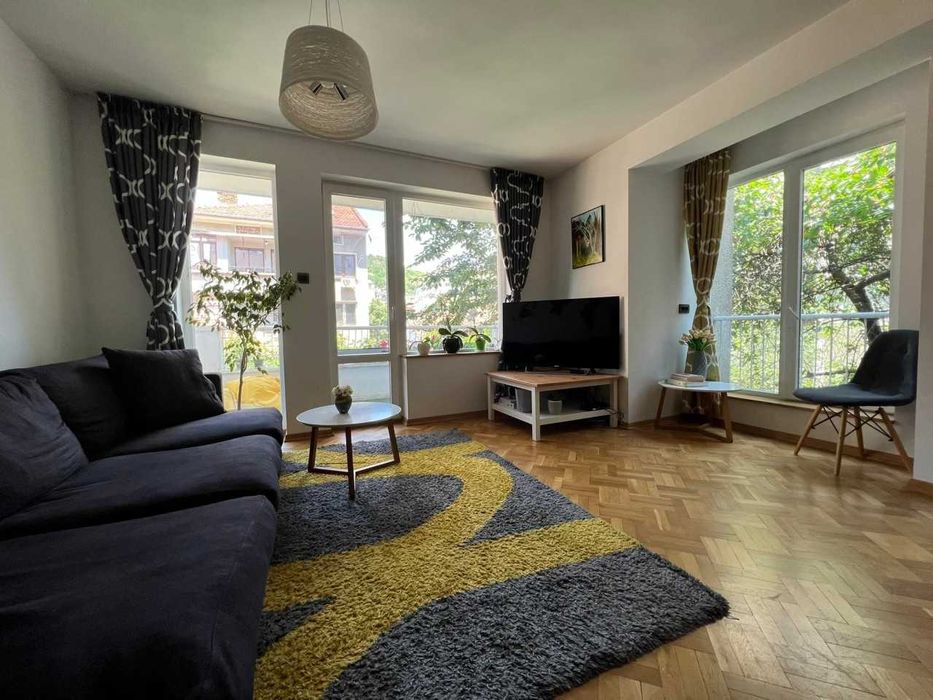 Продава се Тристаен апартамент в Пловдив, Младежки Хълм - 100 кв.м за 893 €/кв.м - Снимка #1