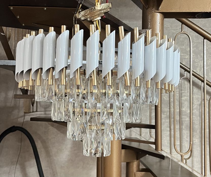 Продам Люстру в хорошем состоянии