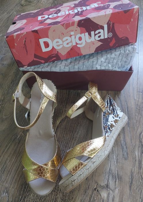 Sandale Desigual noi