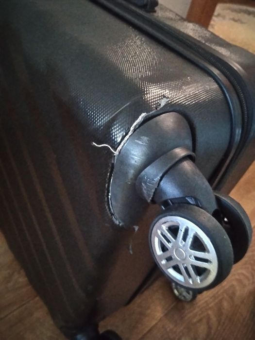 Чемодан чёрный за 5000 тенге