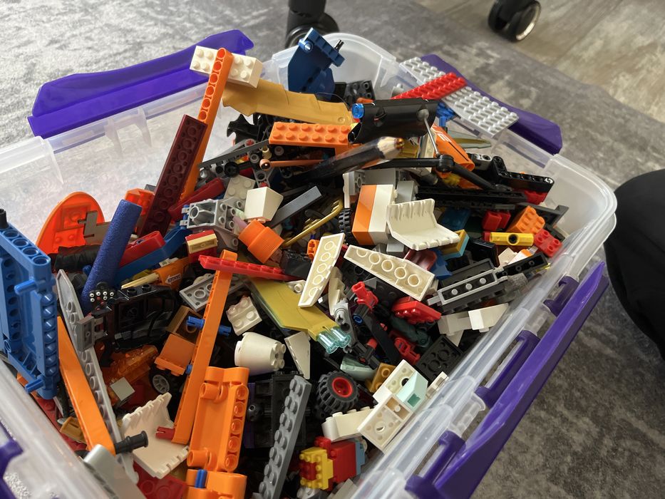 Большая коробка lego