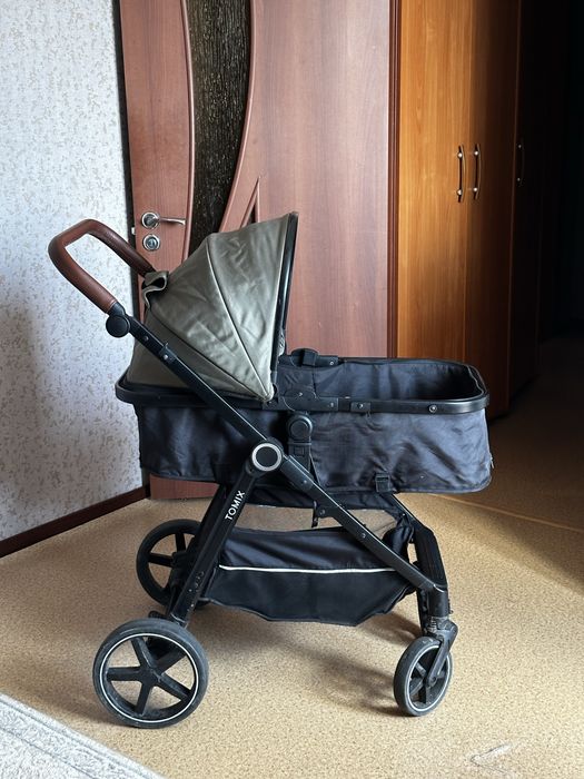 Продам коляску (Tomix) всесезонная