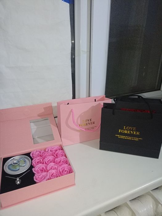 Идеальный подарок для девушки | Розы + кулон | Подарочный набор
