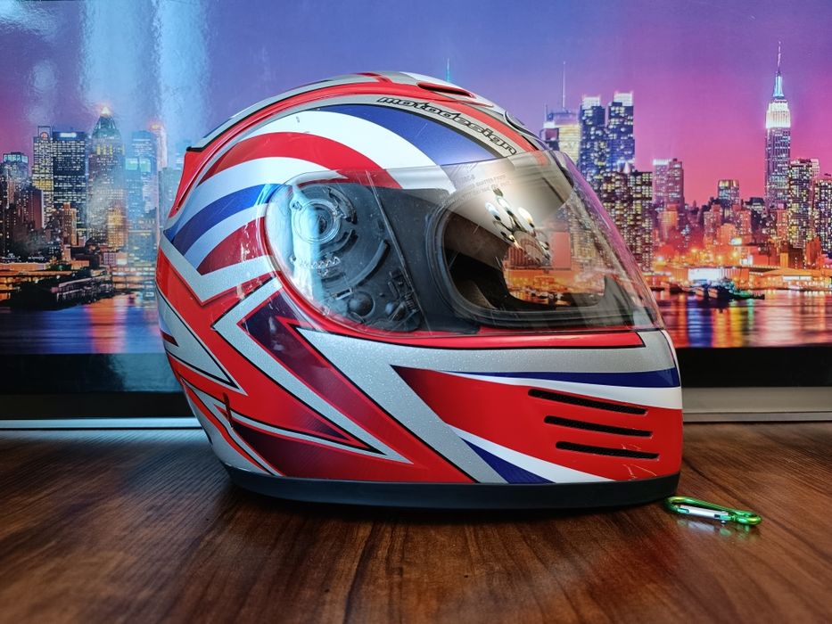 Мото шлем от бренда KBC