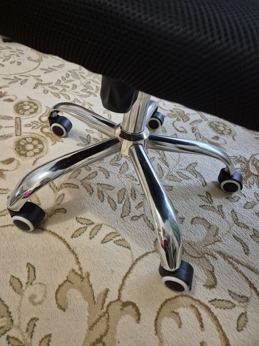 Продам кресло офисное