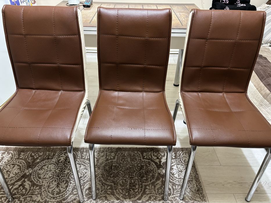 Vand scaune bucatarie