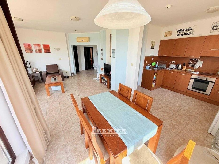 Двуетажна самостоятелна къща