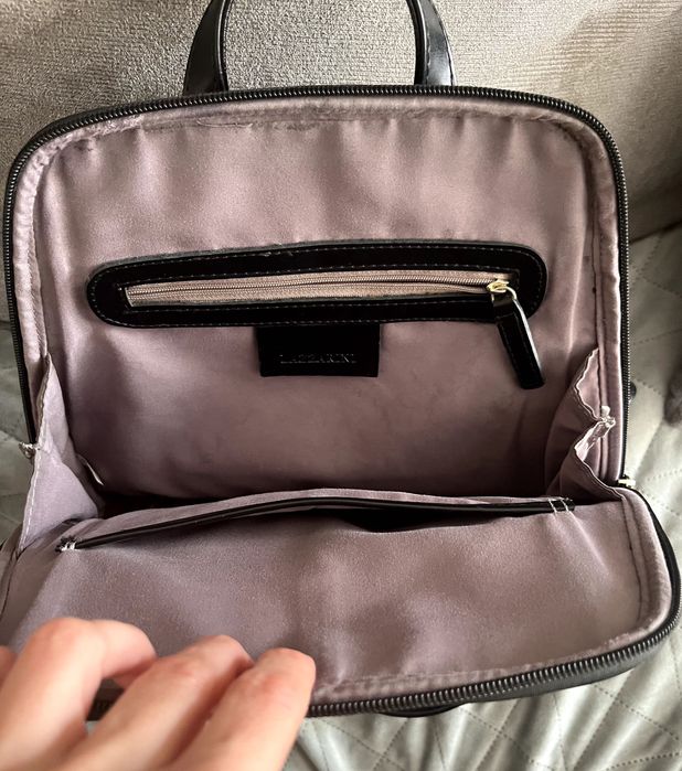 Дамска черна раница