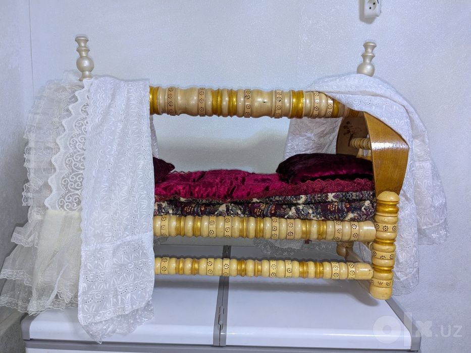 Tol daraxtidan ishlangan sifatli beshik