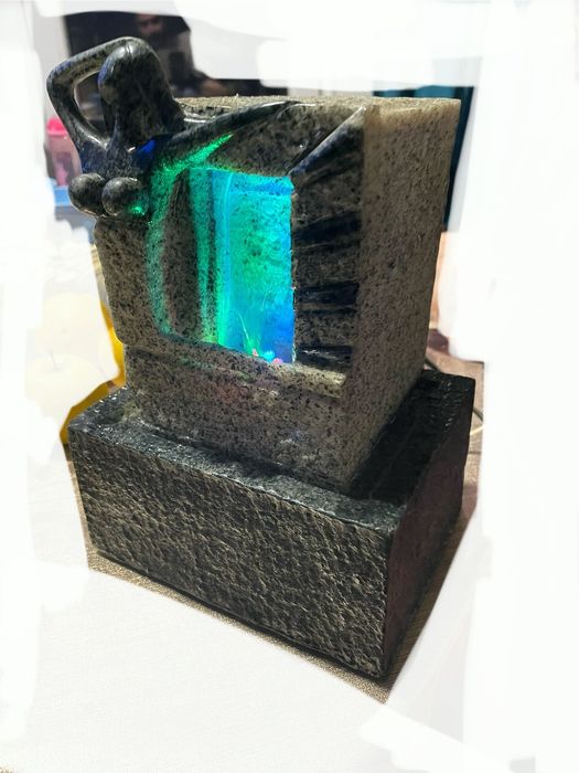 Лампа с водопад с променящи цветове