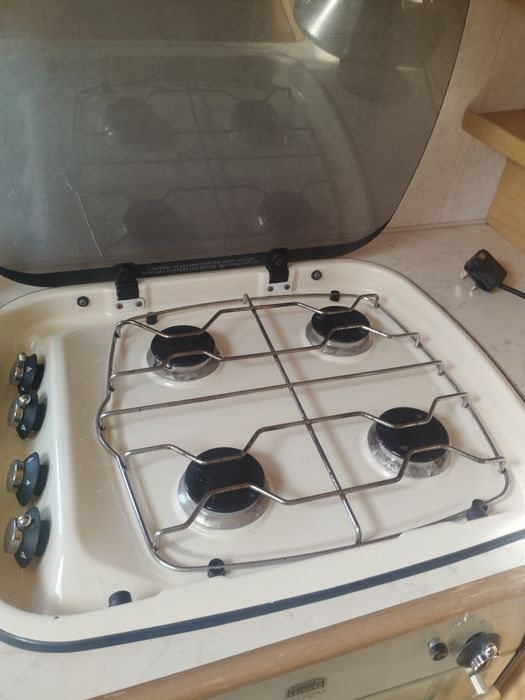 Печка с фурна и котлони за каравана кемпер на газ