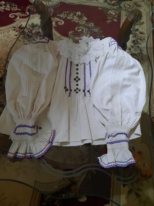 Vând haine populare