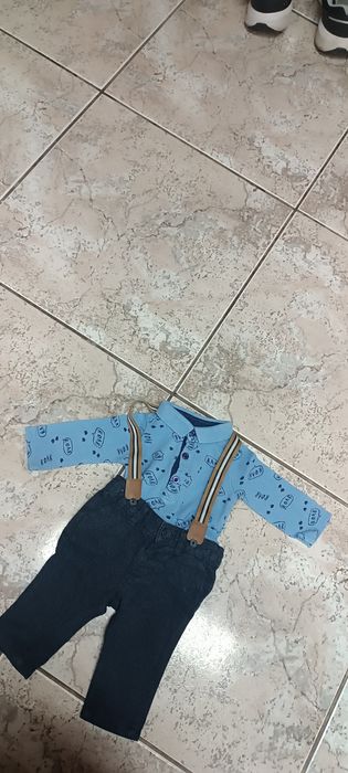 Vând costumaș set bebe mărime 62