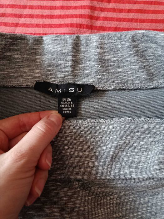 Пола до коляно – различни цветове и размери