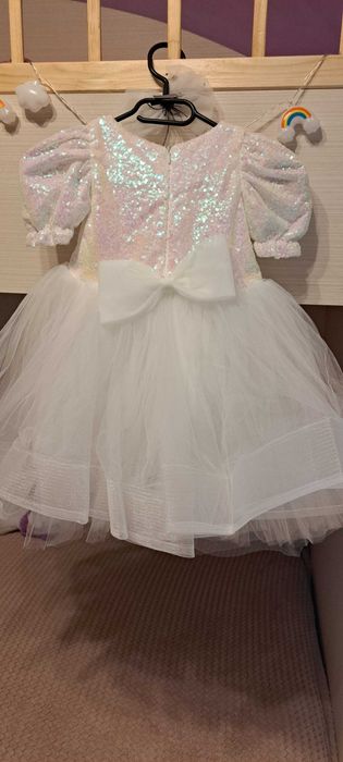 Парти рокля. Подходяща за повод. Размер 4г