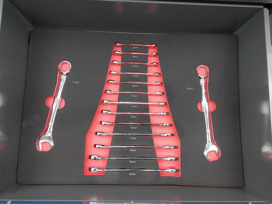 Количка за инструменти оборудвана с 258 броя инструменти