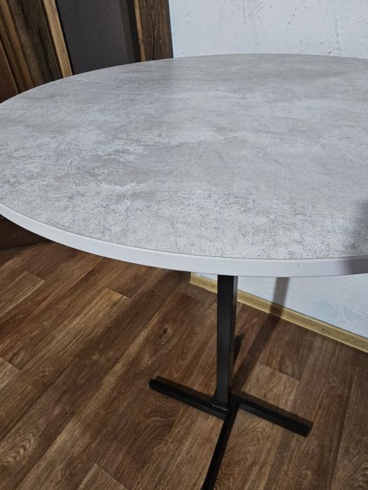 Барный стол и стулья