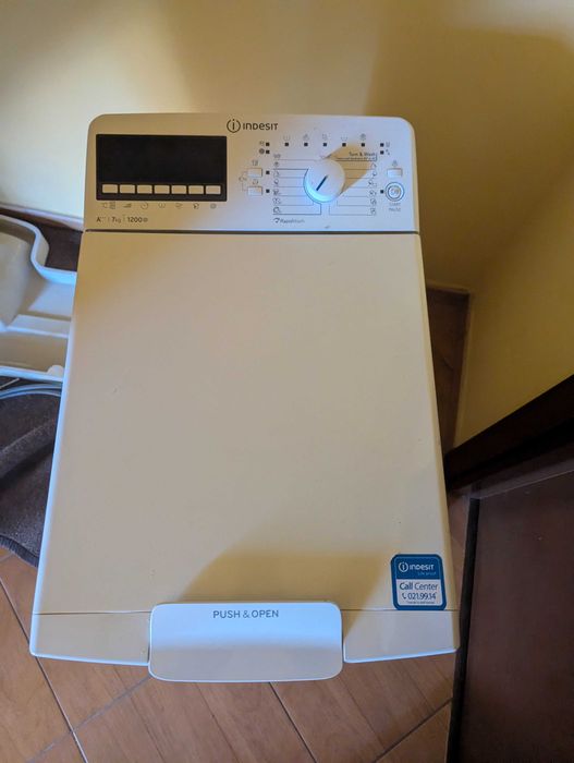 Mașina de spălat  Indesit BTW E71253P- condiție aproape noua