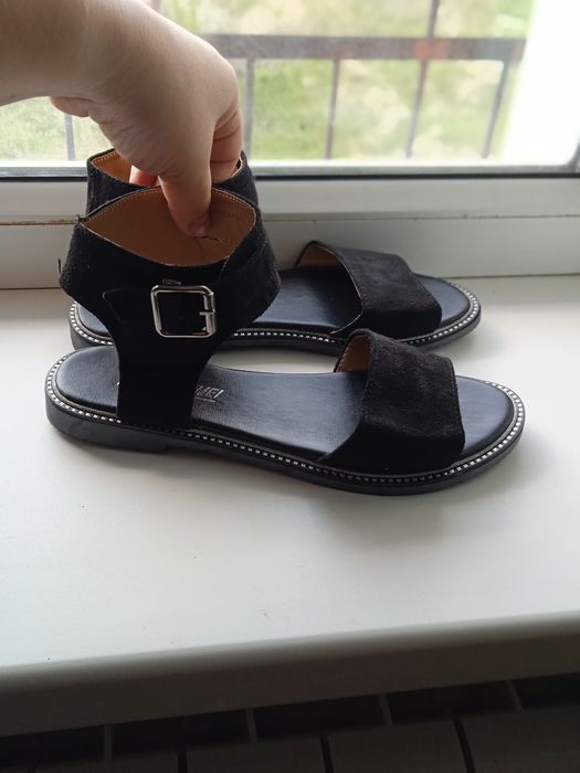 Продаются  новые босоножки