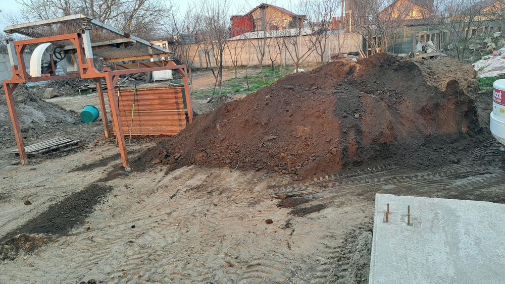 MRANIȚĂ CERNUTĂ ( balegar macerat), pamant negru pentru gradina
