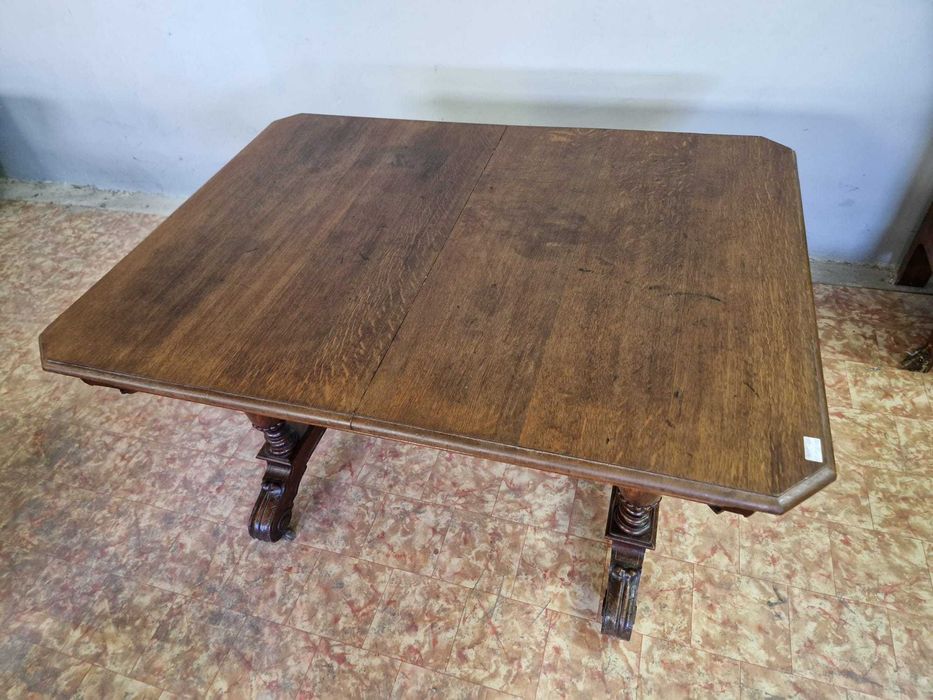 Трапезна дъбова маса