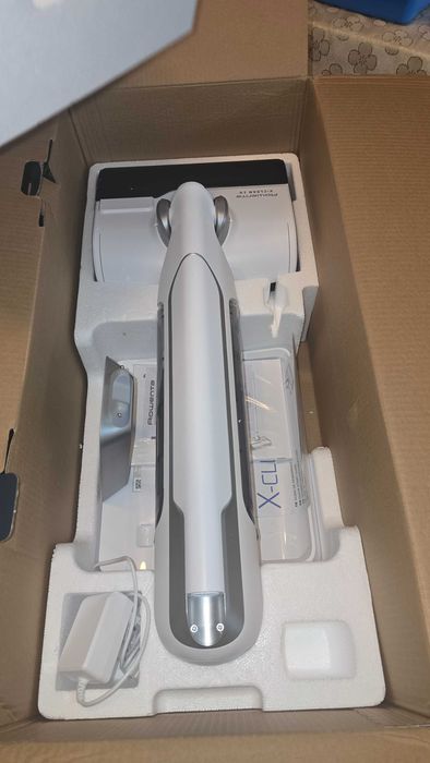 Aspirator vertical fara fir cu spalare Rowenta X-Clean 10