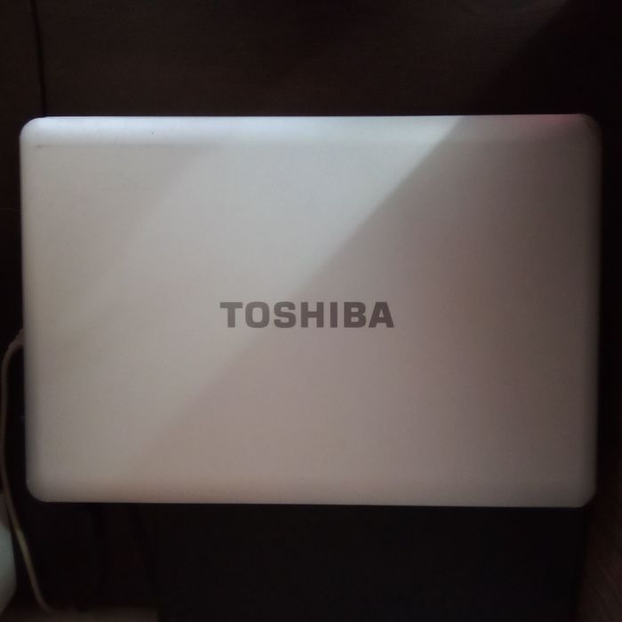 Лаптоп Toshiba, компютър