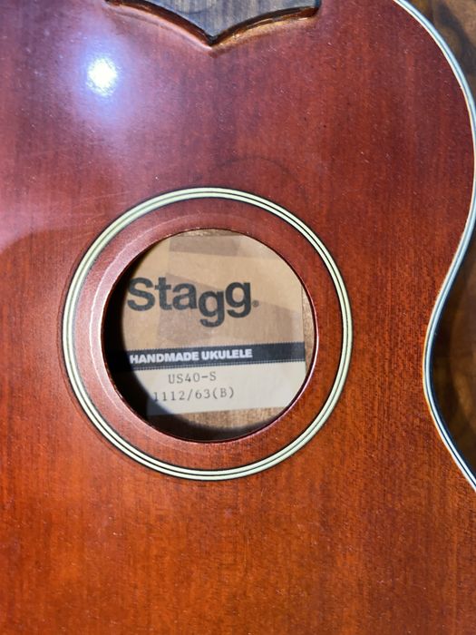Продам укулеле Stagg