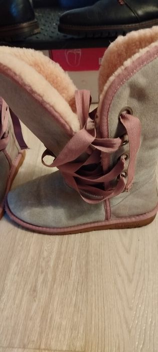 Продам  женские угги