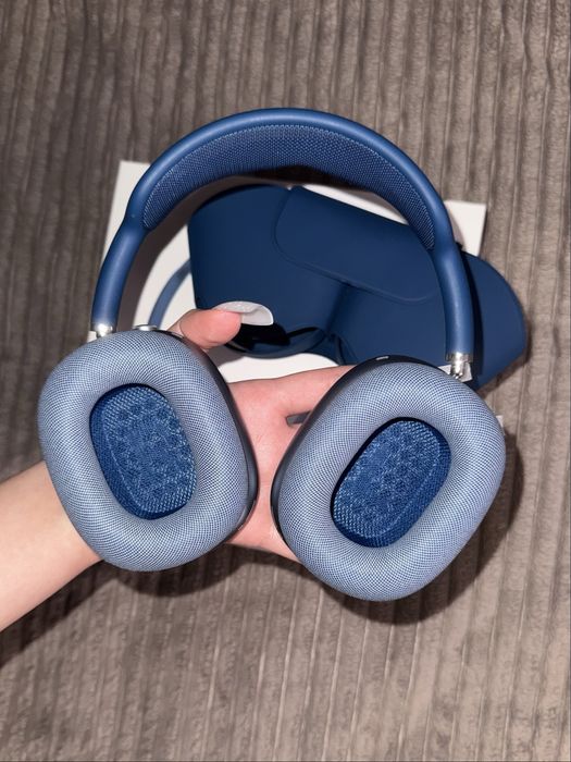 Голубые AirPods Max