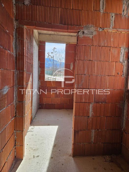 Двуетажна къща в Марково