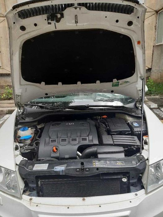 Amortizor capota Skoda Octavia 2 si Face Lift
