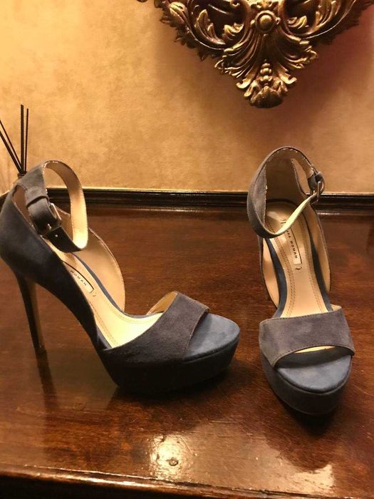 Продаются босоножки  нарядные ZARA