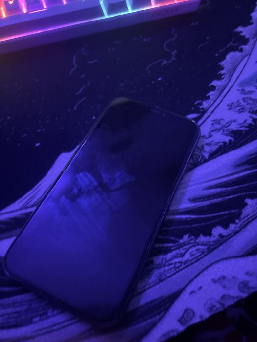 Vand iphone 11 pt piese urgent
