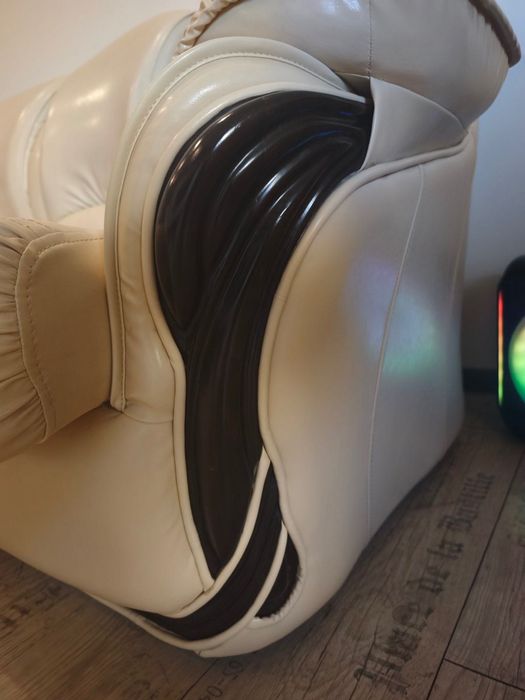 Кожен диван. Естествена кожа, разтегателен, запазен, бежов цвят.