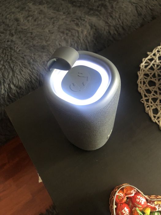 Boxa rezistenta la apa cu bas super