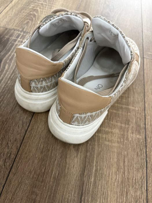 Сникерси valentino