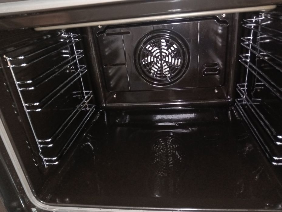 Свободно стояща печка с керамичен плот Бош Bosch с 2 години гаранция!