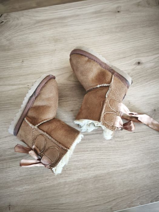Ugg bebe mărimea 19
