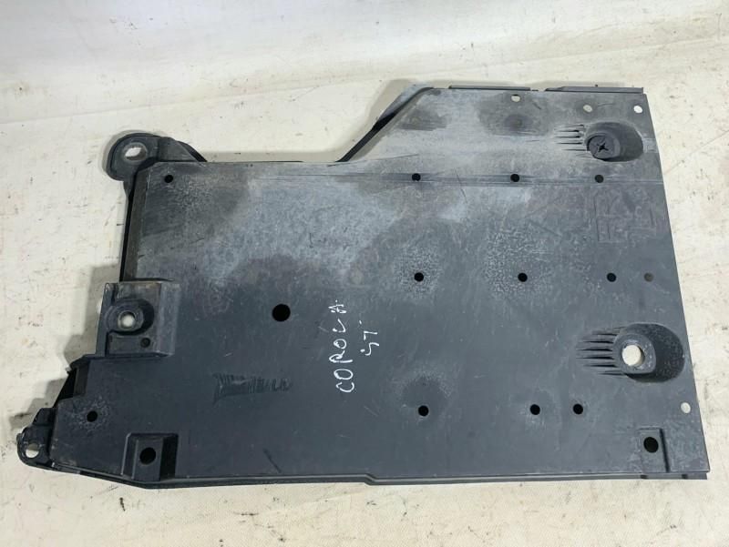 Scut lateral stanga Toyota Corolla Berlina 58166-02031