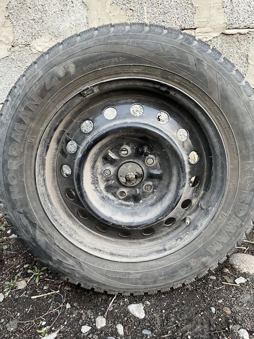 Продам комплект зимних шин с дисками