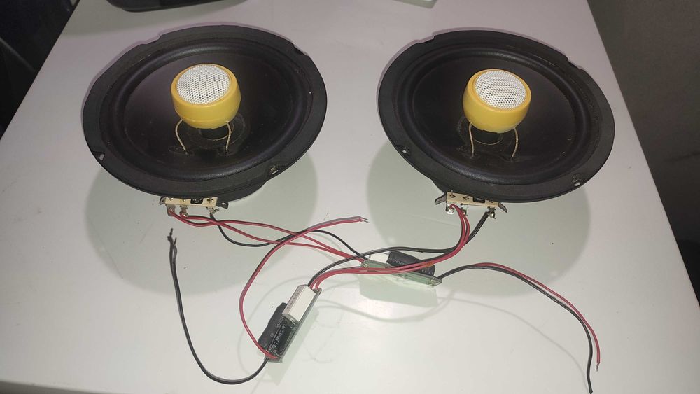 Чифт високоговорители