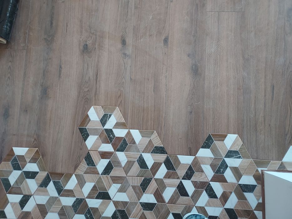 Монтаж на ламинат винил трислоен паркет