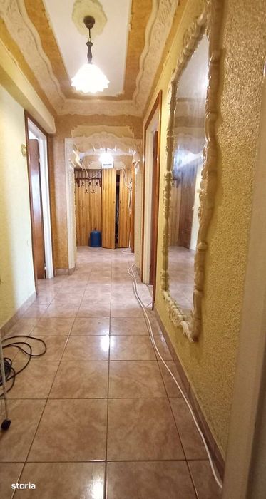 Apartament 3 camere, balcon, zona Badea Cârțan
