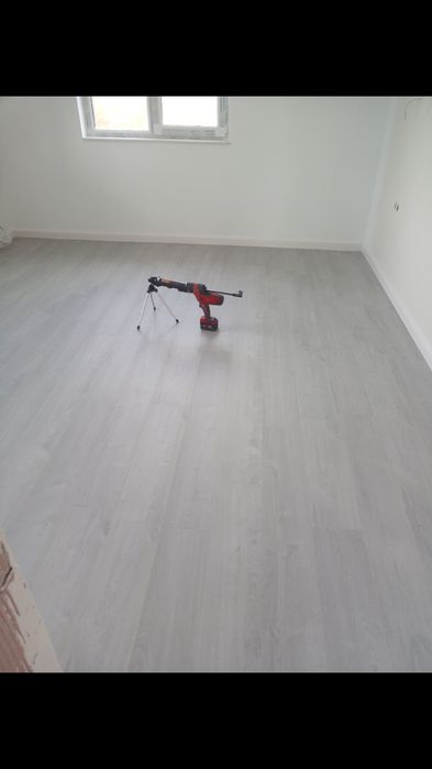 Montaj plinta duropolimer gresie faianță parchet laminat  uși