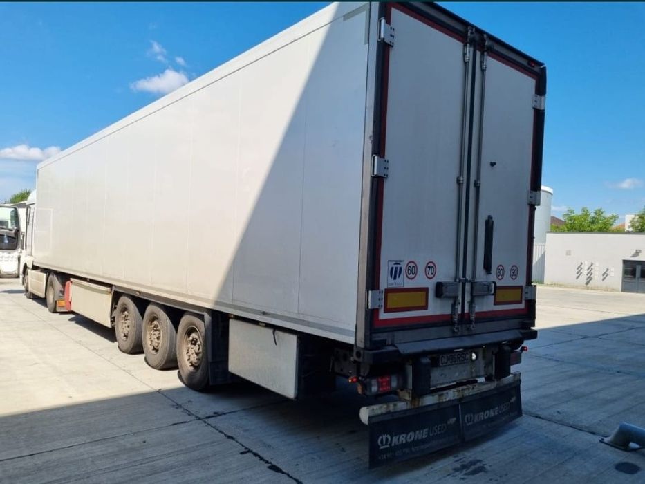 Se vinde 2 camioane si 2 semiremorci frigorifice