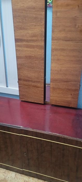 Продам Зеркало с тумбочкой