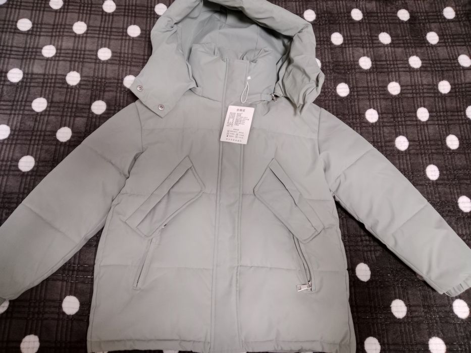 Продам куртки новые