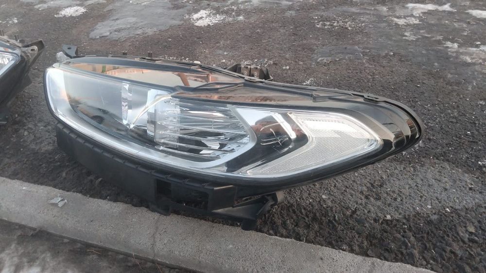 Продаю фары на авто Ford Mondeo 5 поколения б/у