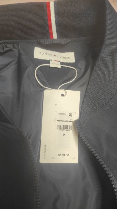 Продам,tommy hilfiger,ветровка,новая, оригинал,цена 50 тыс тенге